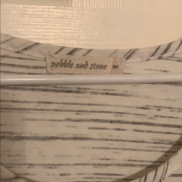 Cute ruffled sleeve top - Picture 2 of 7